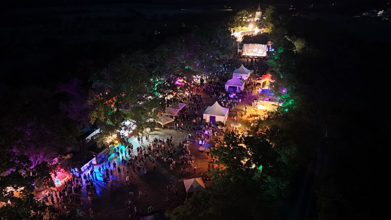 Foto von Weinturm Open Air