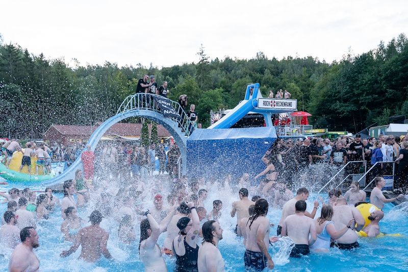Foto von Rock am Beckenrand