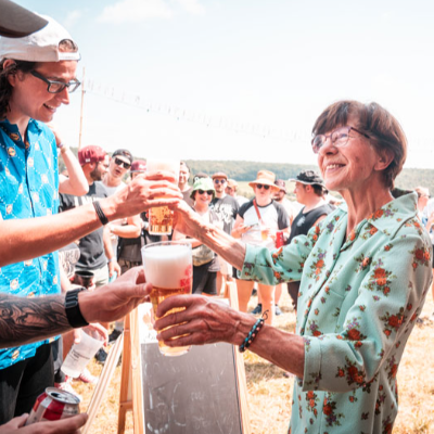 Foto KAUZEN BIERANSTICH (MIT LUTZI)