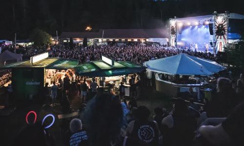 Foto von Rock am Beckenrand